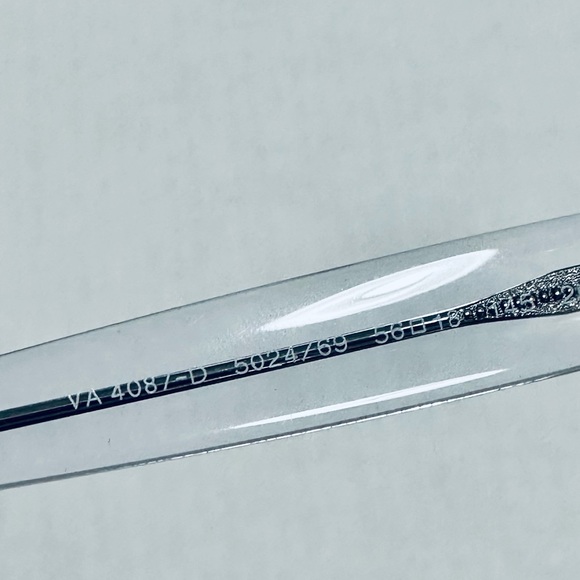 VALENTINO ROCKSTUD DETAIL SUNGLASSES WITH CASE - Picture 6 of 9